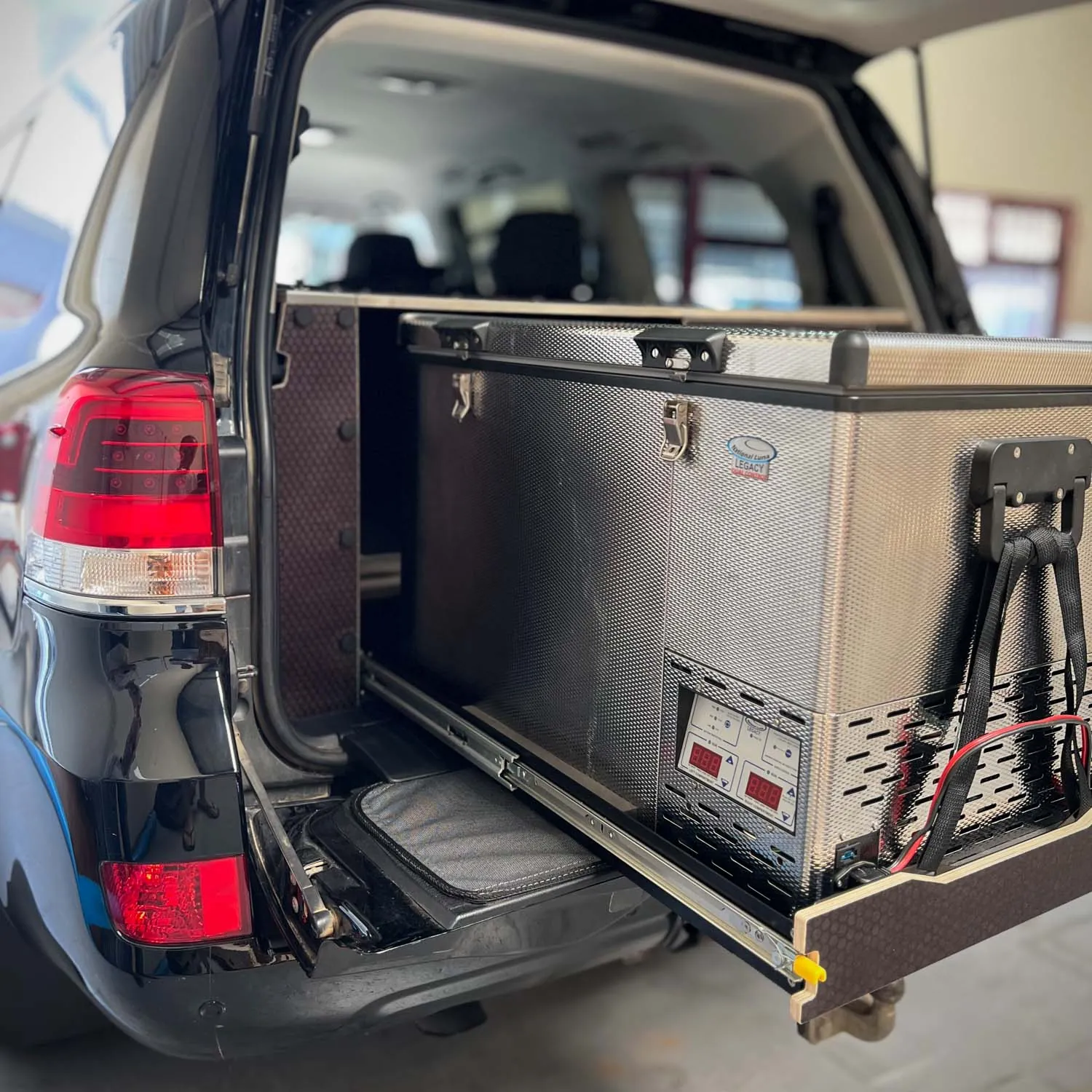 LAND CRUISER 200 - Image 8
