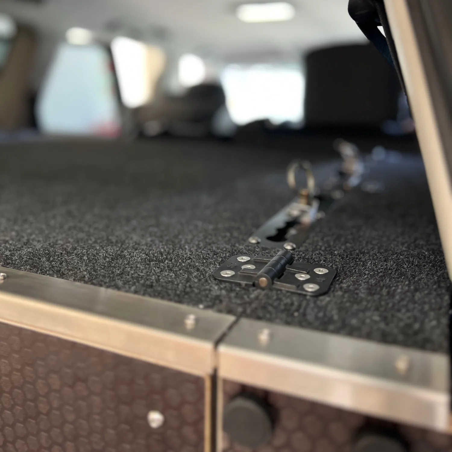 LAND CRUISER 200 - Image 9